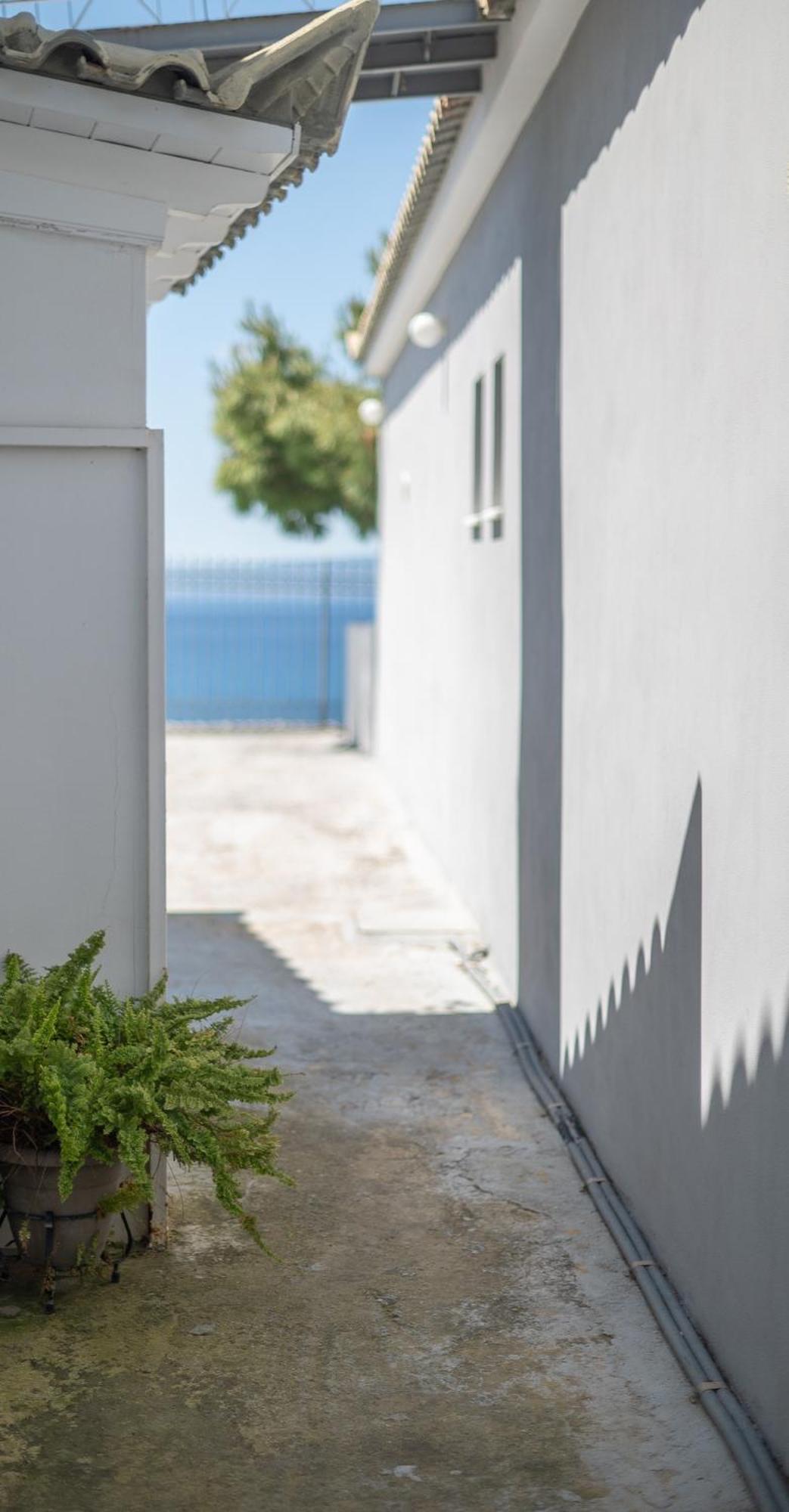 Pouletis Family Apartments - Akroyali Seaview Getaways Kalamata Ngoại thất bức ảnh