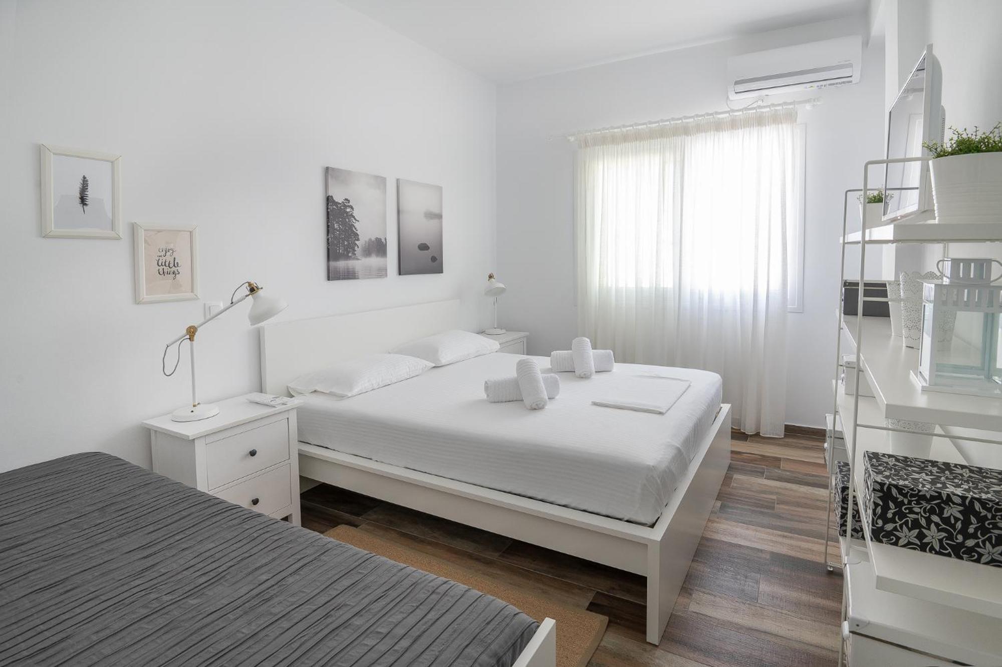Pouletis Family Apartments - Akroyali Seaview Getaways Kalamata Ngoại thất bức ảnh
