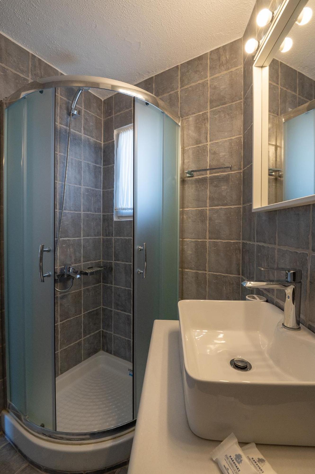 Pouletis Family Apartments - Akroyali Seaview Getaways Kalamata Ngoại thất bức ảnh