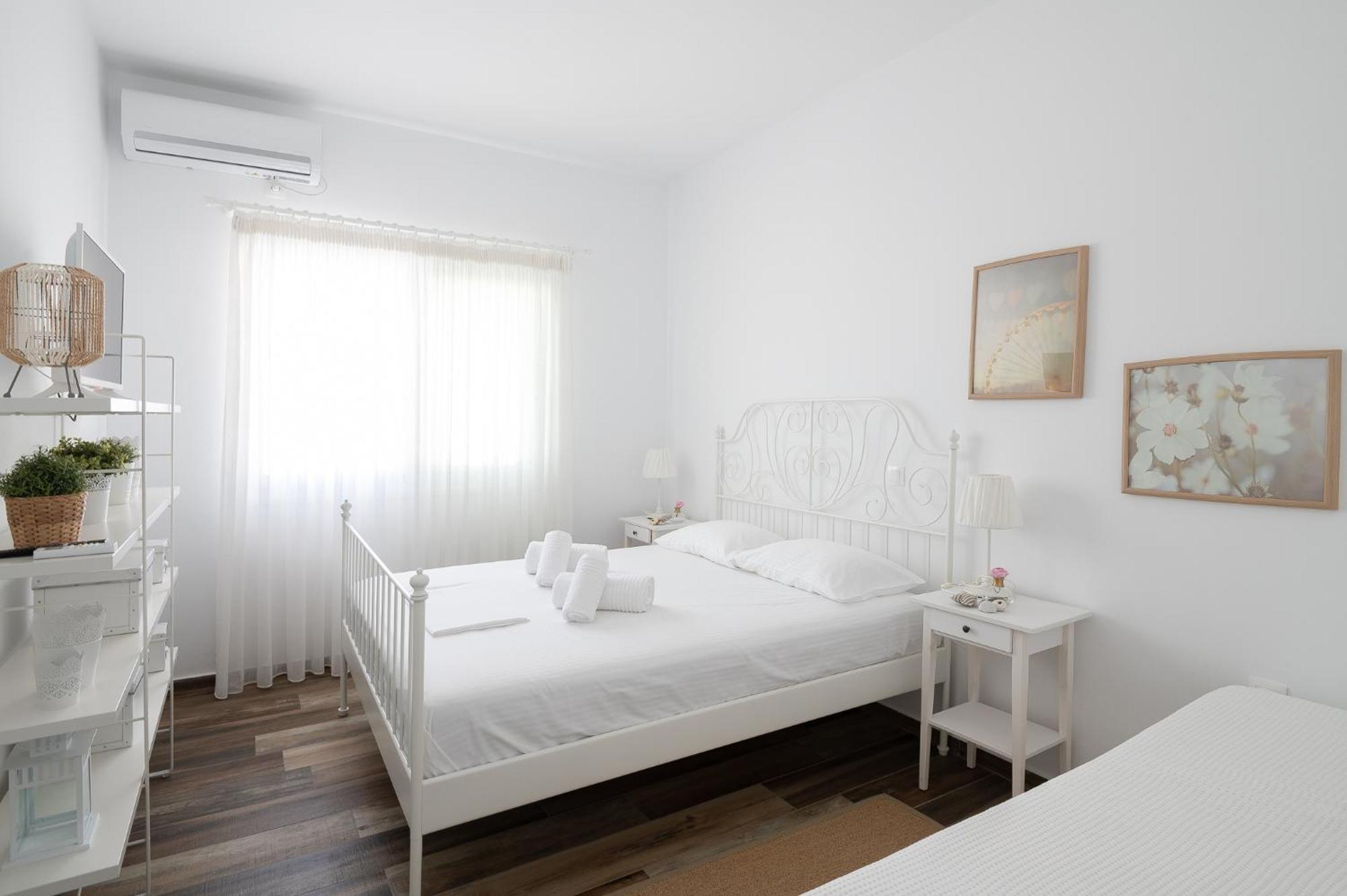 Pouletis Family Apartments - Akroyali Seaview Getaways Kalamata Phòng bức ảnh