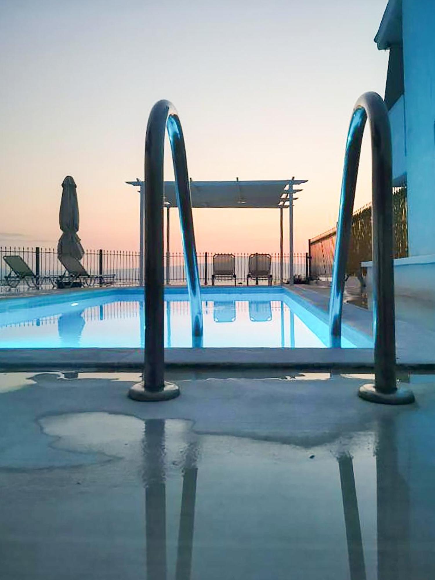 Pouletis Family Apartments - Akroyali Seaview Getaways Kalamata Ngoại thất bức ảnh