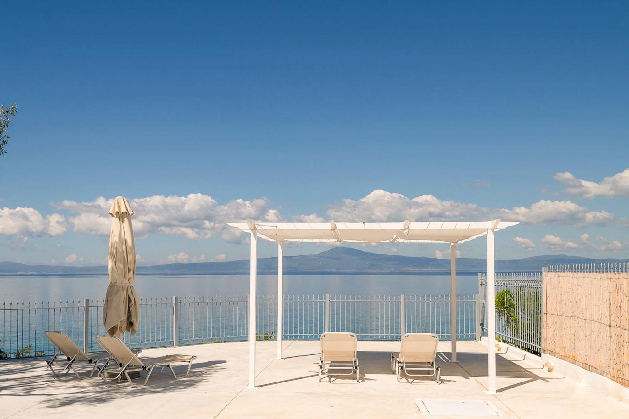 Pouletis Family Apartments - Akroyali Seaview Getaways Kalamata Ngoại thất bức ảnh