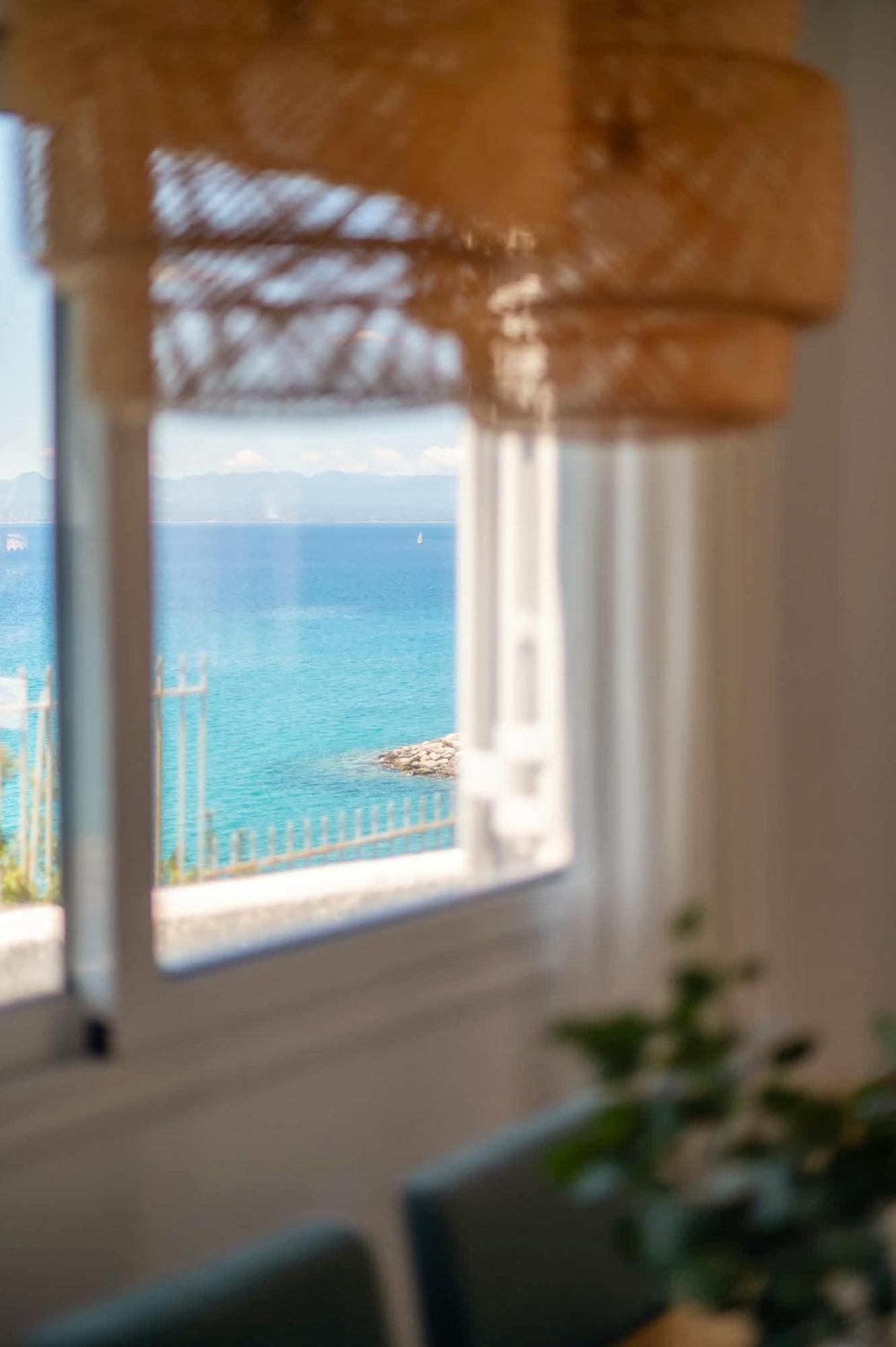 Pouletis Family Apartments - Akroyali Seaview Getaways Kalamata Ngoại thất bức ảnh