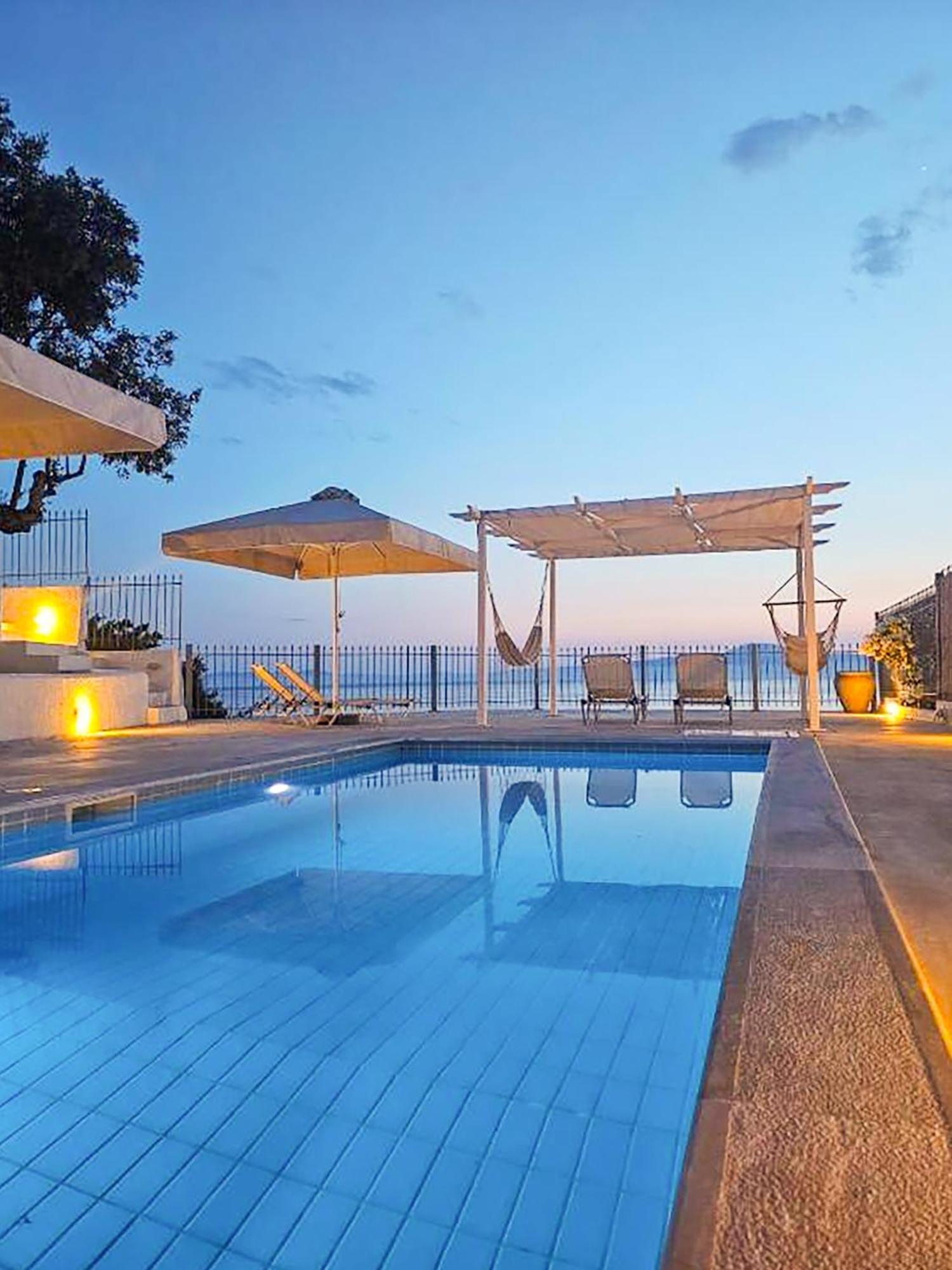 Pouletis Family Apartments - Akroyali Seaview Getaways Kalamata Ngoại thất bức ảnh